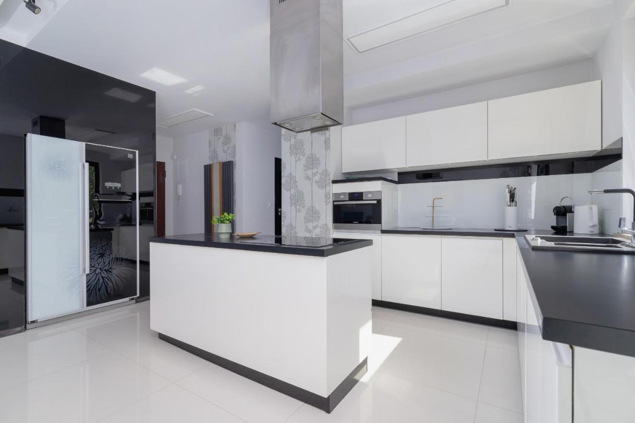 Wonderful Garden By Renters Apartment Krakau