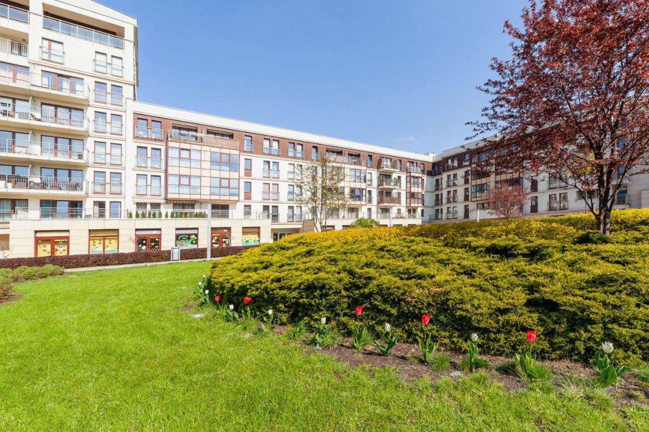 Wonderful Garden By Renters Apartment Krakau